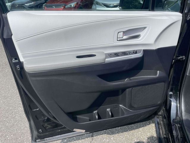 2025 Toyota Sienna XLE 8 Passenger