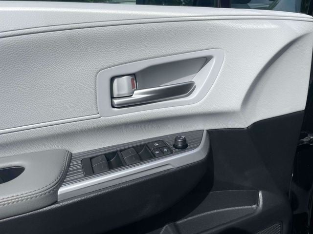 2025 Toyota Sienna XLE 8 Passenger
