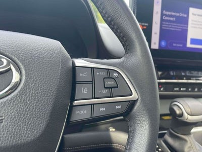 2025 Toyota Sienna XLE 8 Passenger