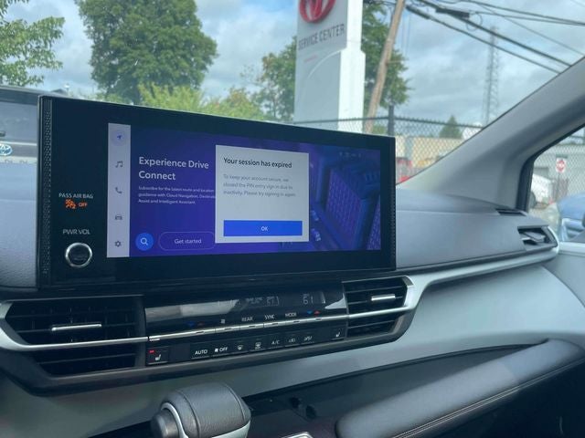 2025 Toyota Sienna XLE 8 Passenger