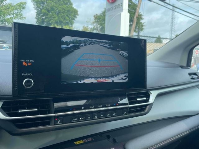 2025 Toyota Sienna XLE 8 Passenger