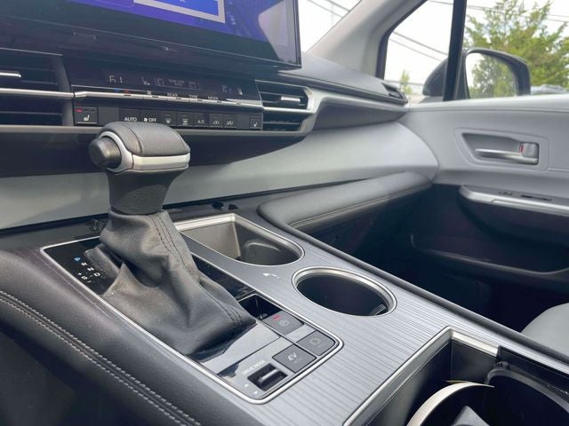 2025 Toyota Sienna XLE 8 Passenger