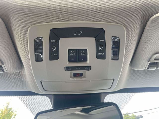 2025 Toyota Sienna XLE 8 Passenger