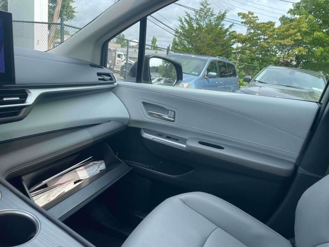 2025 Toyota Sienna XLE 8 Passenger