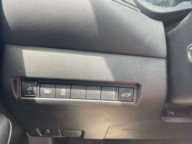 2023 Toyota Venza LE