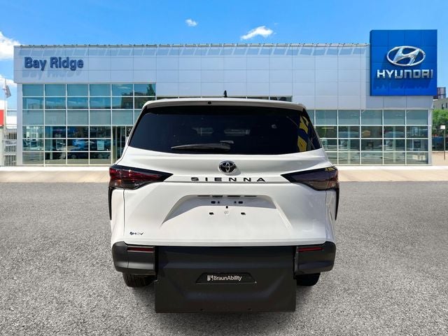 2026 Toyota Sienna LE 8 Passenger Mobility Van Taxi Ready