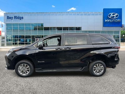 2025 Toyota Sienna Mobility LE 8 Passenger