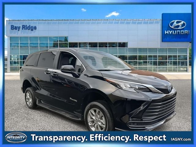 2026 Toyota Sienna Mobility LE 8 Passenger