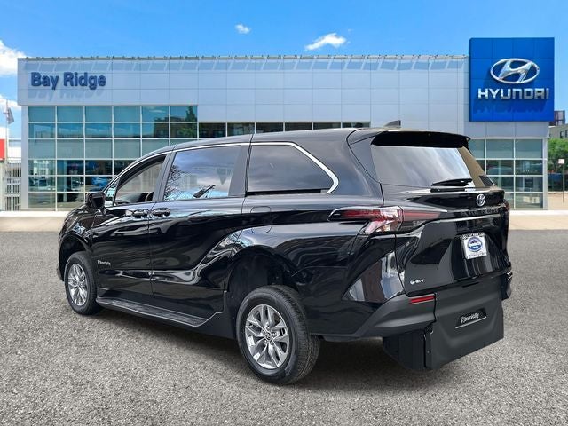 2025 Toyota Sienna Mobility LE 8 Passenger