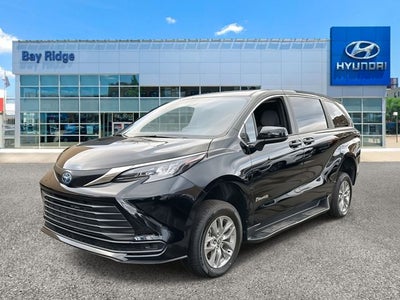2026 Toyota Sienna Mobility LE 8 Passenger