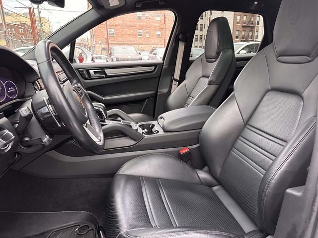 2023 Porsche Cayenne Base