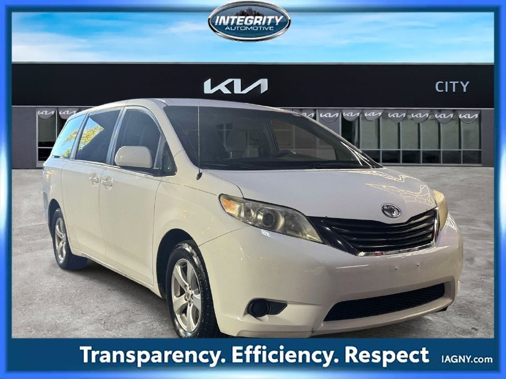 2012 Toyota Sienna LE 8 Passenger