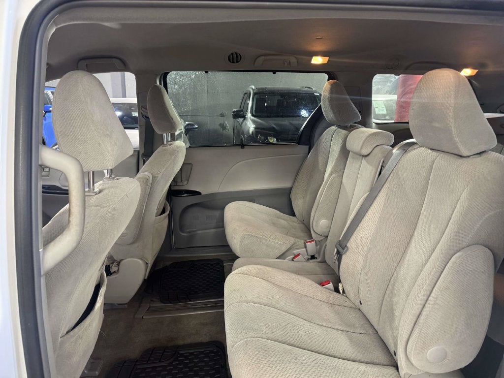 2012 Toyota Sienna LE 8 Passenger