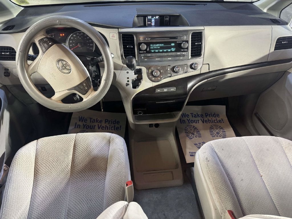 2012 Toyota Sienna LE 8 Passenger
