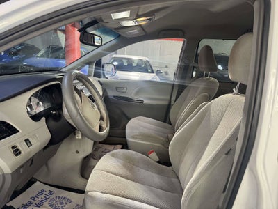 2012 Toyota Sienna LE 8 Passenger