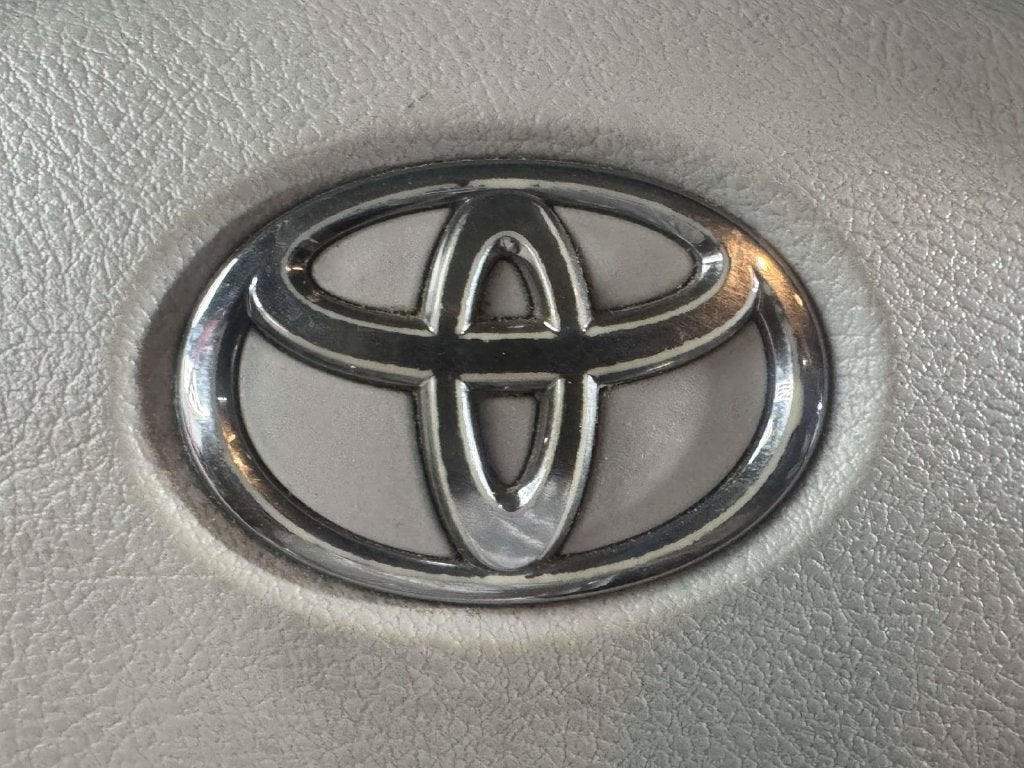 2012 Toyota Sienna LE 8 Passenger
