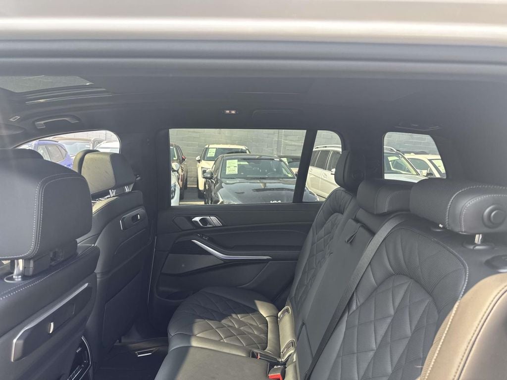 2025 BMW X7 xDrive40i
