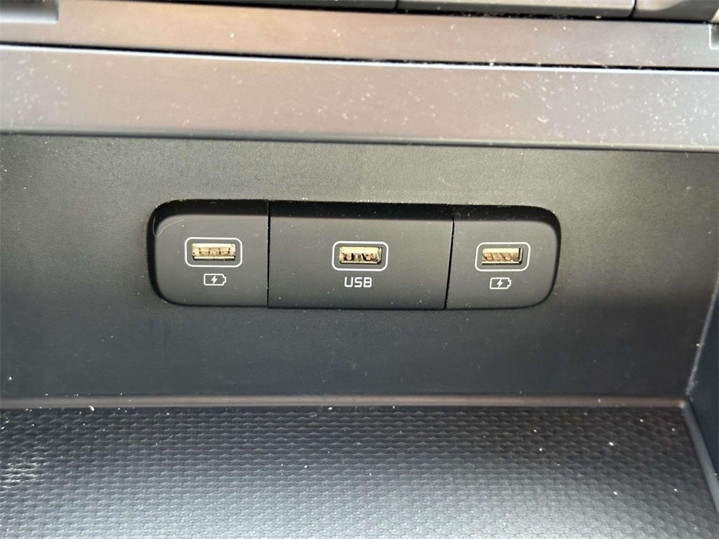 2023 Kia Carnival LX