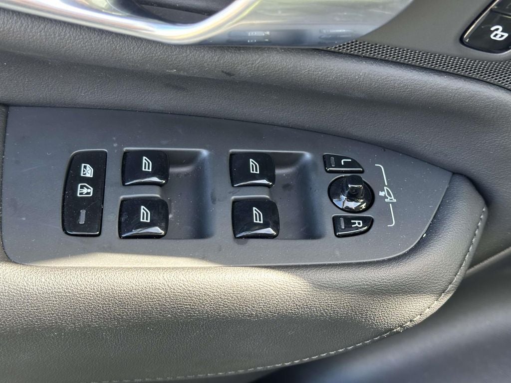 2023 Volvo XC90 B6 Plus 6-Seater