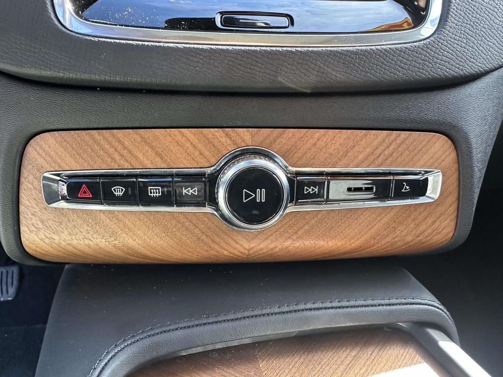 2023 Volvo XC90 B6 Plus 6-Seater